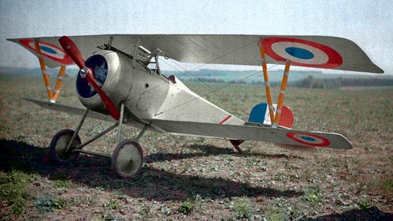 Un Nieuport 17 de la Première Guerre mondiale - Photo de Paul Castelnau - Attributed to Fernand Cuville by Réunion des musées nationaux, Domaine public, https://commons.wikimedia.org/w/index.php?curid=5967740