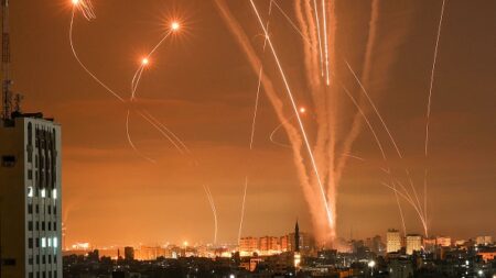 Israël pilonne la bande de Gaza, plus de 100 morts