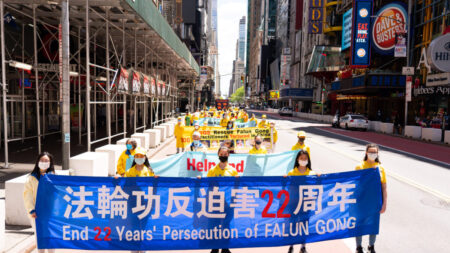 Après près de 22 ans, la persécution brutale du Falun Gong se poursuit encore en Chine