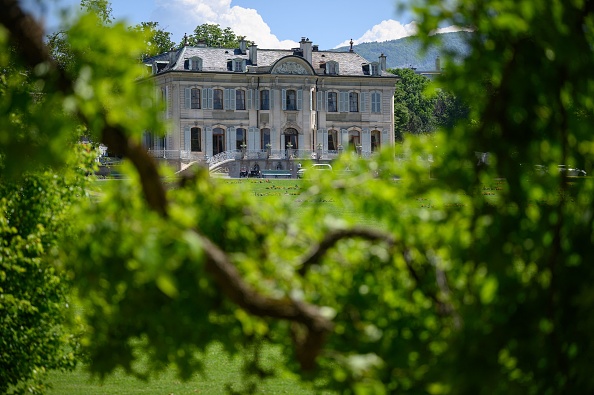 -Une vue générale de la "Villa La Grange", où le président américain Joe Biden et le président russe Vladimir Poutine doivent se réunir, à Genève le 11 juin 2021. Photo de Fabrice COFFRINI / AFP via Getty Images.