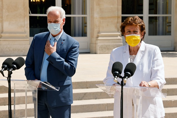 Le ministre des petites et moyennes entreprises Alain Griset et la ministre de la Culture Roselyne Bachelot lors d'une conférence de presse le 21 juin 2021 à l’Élysée. (Photo LUDOVIC MARIN/POOL/AFP via Getty Images)