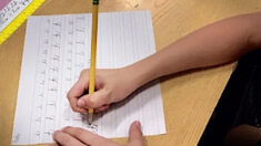 Une nonagénaire enseigne l’écriture cursive aux écoliers pour perpétuer l’art de l’écriture manuscrite