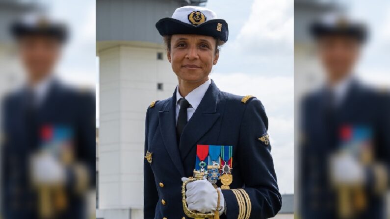 Cécile Dumont-Dayot est devenue le 24 juin dernier la première femme à prendre le commandement d'une base aéronavale de la Marine nationale. (Crédit : Marine nationale)