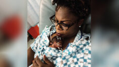 Une femme n’ayant qu’une trompe de Fallope et un ovaire donne naissance à un bébé miracle de 567 g, et survit à un accouchement presque fatal