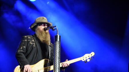 Décès du bassiste de ZZ Top, Dusty Hill, à 72 ans