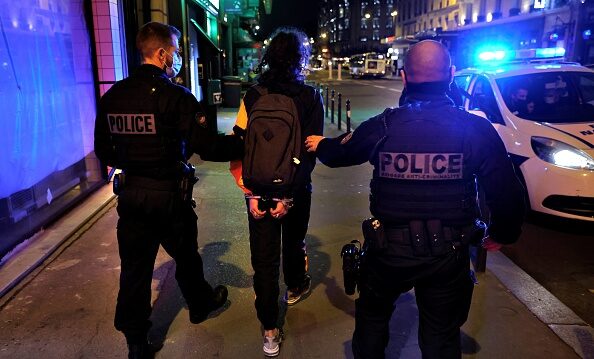 Paris Peine Sorti De Prison Un Jeune Alg Rien Agresse Un Aveugle Pour Son Portable Epoch