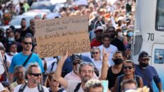France : les opposants au pass sanitaire manifestent pour le quatrième week-end consécutif