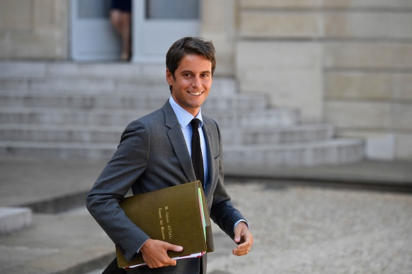 Le secrétaire d'État français et porte-parole du gouvernement, Gabriel Attal, au palais présidentiel de l'Élysée, à Paris, le 25 août 2021  (ALAIN JOCARD/AFP via Getty Images)