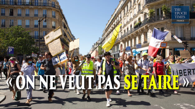 « On se bat pour la liberté et on ne va rien lâcher » | Manifestation anti passe à Paris, le 14 août