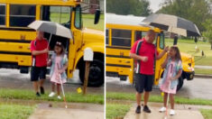 Un chauffeur d’autobus amical aide une fillette malvoyante de 9 ans qui est déterminée à prendre l’autobus pour aller à l’école