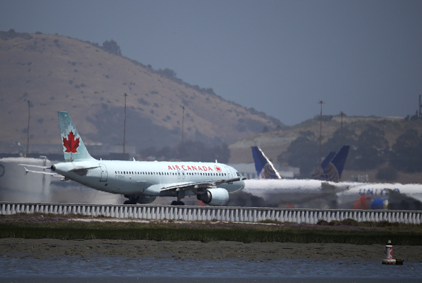 -Illustration- Un Airbus A320 d'Air Canada arrive à Toronto avec à son bord les deux Mickaël libérés de Chine. Photo de Justin Sullivan/Getty Images.