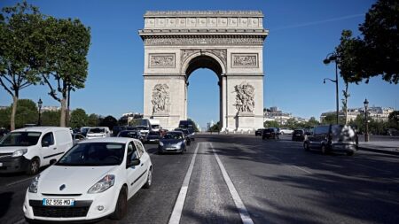 Paris : les panneaux de direction, jugés obsolètes, vont disparaître du paysage