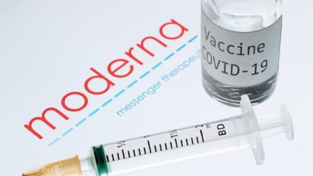 Le feu vert au vaccin Moderna pour les adolescents retardé aux USA