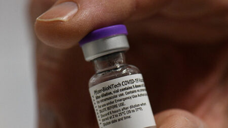 « Je ne veux pas mourir » : la santé d’un septuagénaire se dégrade après la seconde injection du vaccin Pfizer