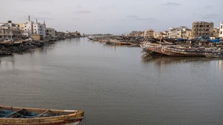 Saint-Louis, perle de l’Atlantique, sur la ligne de front océane