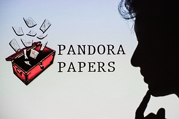 L'enquête "Pandora Papers", à laquelle participent quelque 600 journalistes de médias tels que le Washington Post, la BBC et le Guardian, repose sur une fuite de quelque 11,9 millions de documents provenant de 14 sociétés de services financiers du monde entier.  (Photo : LOIC VENANCE/AFP via Getty Images)