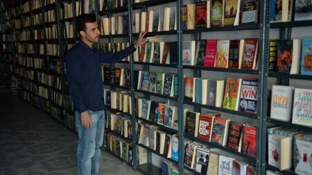 Chez les libraires de Kaboul, une libre-pensée en sursis