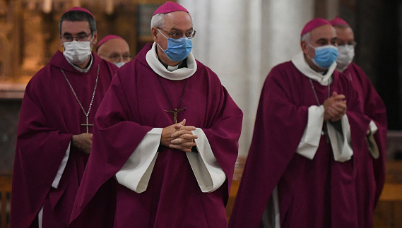Conférence des évêques de France à Lourdes.  (Photo : VALENTINE CHAPUIS/AFP via Getty Images)