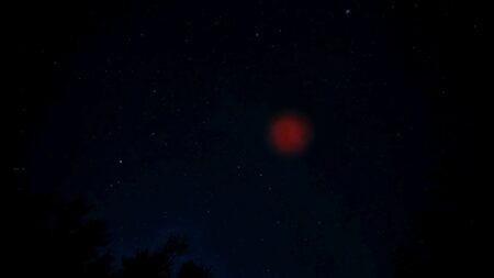 Un Ovni dans la Drôme : ils observent « une boule lumineuse rouge qui tournoyait »