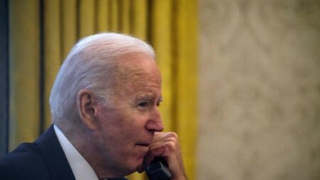 Biden téléphonera dimanche au président ukrainien
