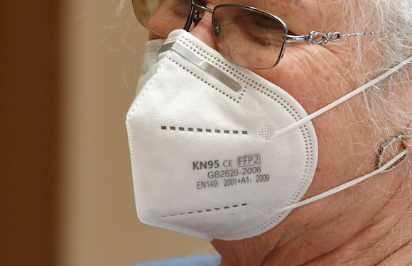 L'Anses appelle à éviter les  masques FFP2 (ou KN95, l'équivalent nord-américain) contenant du graphène. (Photo : Ethan Miller/Getty Images)