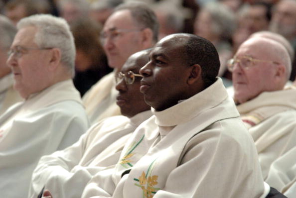 Le prêtre Wenceslas Munyeshyaka ne peut plus célébrer ni messe, ni mariage, ni recevoir de confession.
(Photo ROBERT FRANCOIS/AFP via Getty Images)