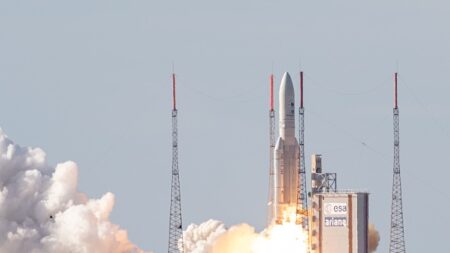 La fusée Ariane 6 en route vers Kourou pour des essais