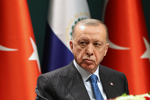 Le Président de la Turquie, Recep Tayyip Erdogan, assiste à une conférence de presse au Complexe présidentiel à Ankara, le 20 janvier 2022. (Photo : ADEM ALTAN/AFP via Getty Images)