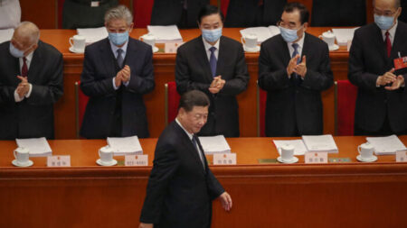 Le PCC est « en phase terminale » : les problèmes intérieurs de la Chine pourraient déclencher un coup d’État explique un ancien diplomate