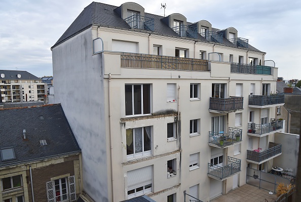 Cinq ans après la chute d'un balcon à Angers, les victimes et leurs familles attendent et redoutent le procès qui s'ouvre mercredi 9 février, dont elles espèrent une condamnation des constructeurs. (Photo JEAN-FRANCOIS MONIER/AFP via Getty Images)