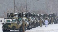 Un immense convoi militaire russe pour « encercler et prendre le contrôle de Kiev et des autres grandes villes de l’Ukraine »