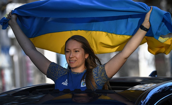 Une Ukrainienne participe à une manifestation de soutien à l'Ukraine devant l'ambassade de Russie à Santiago, le 5 mars 2022. Photo MARTIN BERNETTI/AFP via Getty Images.