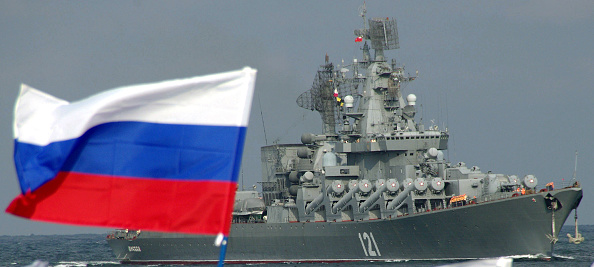 -Archives- Le Moskva, croiseur lance-missiles phare de la flotte russe entre dans la mer Noire, dans la baie de Sébastopol, le 10 septembre 2008. Photo by -/AFP via Getty Images.