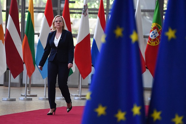 La ministre polonaise du climat et de l'environnement, Anna Moskwa, arrive au Conseil spécial des ministres européens de l'énergie sur la crise du gaz et du pétrole russes, au siège de l'UE à Bruxelles, le 2 mai 2022.  (Photo : JOHN THYS/AFP via Getty Images)