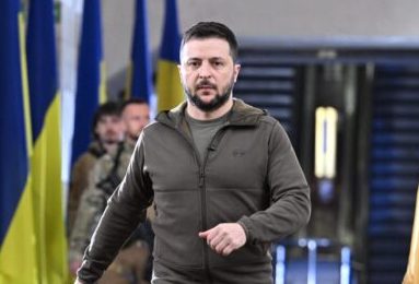 Le Président ukrainien Volodymyr Zelensky a dit vouloir élaborer d'ici à novembre un plan qui servirait de base à un futur sommet pour la paix. (Photo Genya Savilov/AFP via Getty Images)