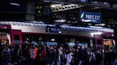 Gare de l’Est à Paris: des voyageurs se font gazer par la police alors qu’ils attendent un bus de remplacement