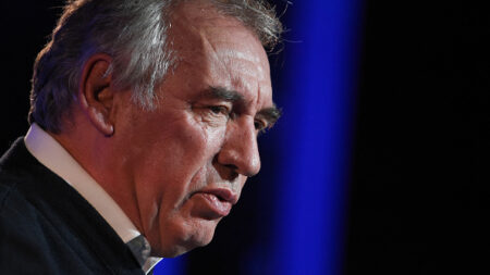 Bayrou voit arriver « la crise la plus grave que la France ait connue depuis la guerre »