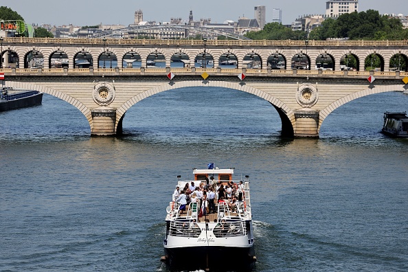 L'état sanitaire de la Seine s'est amélioré fin juin pour être conforme aux standards de baignade certains jours. (Photo THOMAS COEX/AFP via Getty Images)