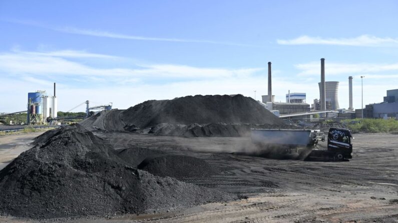 Cette photographie prise le 12 septembre 2022 montre la centrale thermique Emile-Huchet, centrale à charbon et centrale à gaz combiné, située à Saint-Avold et Carling, dans l'est de la France. (Photo by FREDERICK FLORIN/AFP via Getty Images)