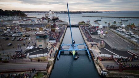 Route du Rhum: les Ultims entrent sans encombre dans le port de Saint-Malo