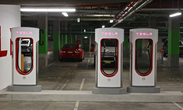 Station de recharge pour voitures électriques Tesla à Sydney, en Australie, le 14 avril 2015. (Ben Rushton/Getty Images)
