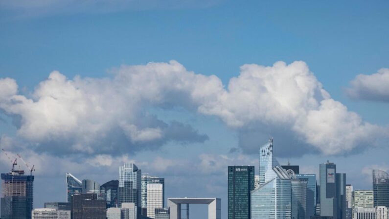 Photo d'illustration - Le quartier de La Défense, le 16 septembre 2021. (Photo: THOMAS SAMSON/AFP via Getty Images)