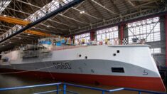 Marine nationale: la première frégate de nouvelle génération française mise à flot à Lorient