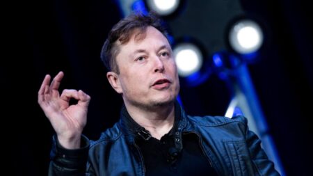Neuralink : Elon Musk promet des implants connectés dans le cerveau d’humains d’ici six mois
