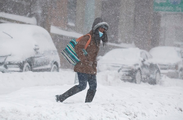 Depuis le 21 décembre, les États-Unis sont frappés par une tempête hivernale d'une rare intensité. (Photo : KENA BETANCUR/AFP via Getty Images)
