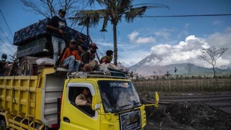 Indonésie: le volcan Semeru entre en éruption, l’alerte est maximale