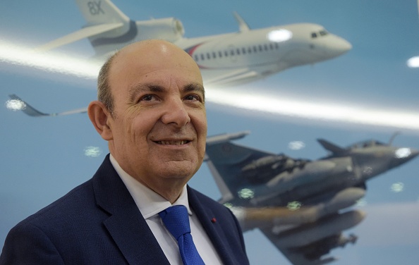 Le PDG du groupe Dassault Aviation Eric Trappier à Paris en mars 2022. (Photo : ERIC PIERMONT/AFP via Getty Images)