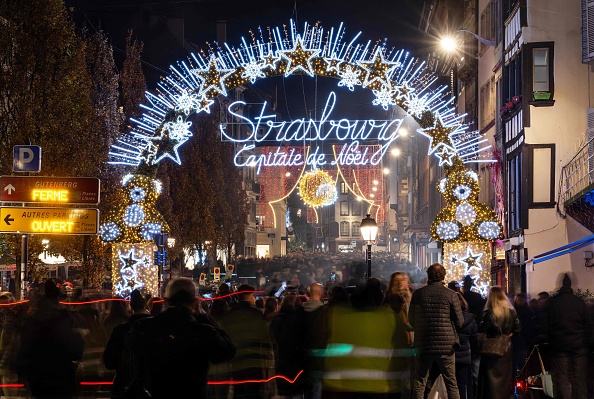 Le jour de l'ouverture du traditionnel marché de Noël à Strasbourg, le 25 novembre 2022.   (PATRICK HERTZOG/AFP via Getty Images)