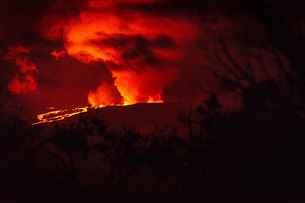 Le plus grand volcan actif du monde le Mauna Loa est entré en activité pour la première fois depuis 40 ans. (Photo : RONIT FAHL/AFP via Getty Images)