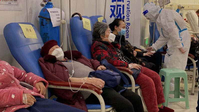 Des patients atteints du Covid, dans un hôpital chinois de la ville de Chongqing, le 23 décembre 2022. (Photo: NOEL CELIS/AFP via Getty Images)